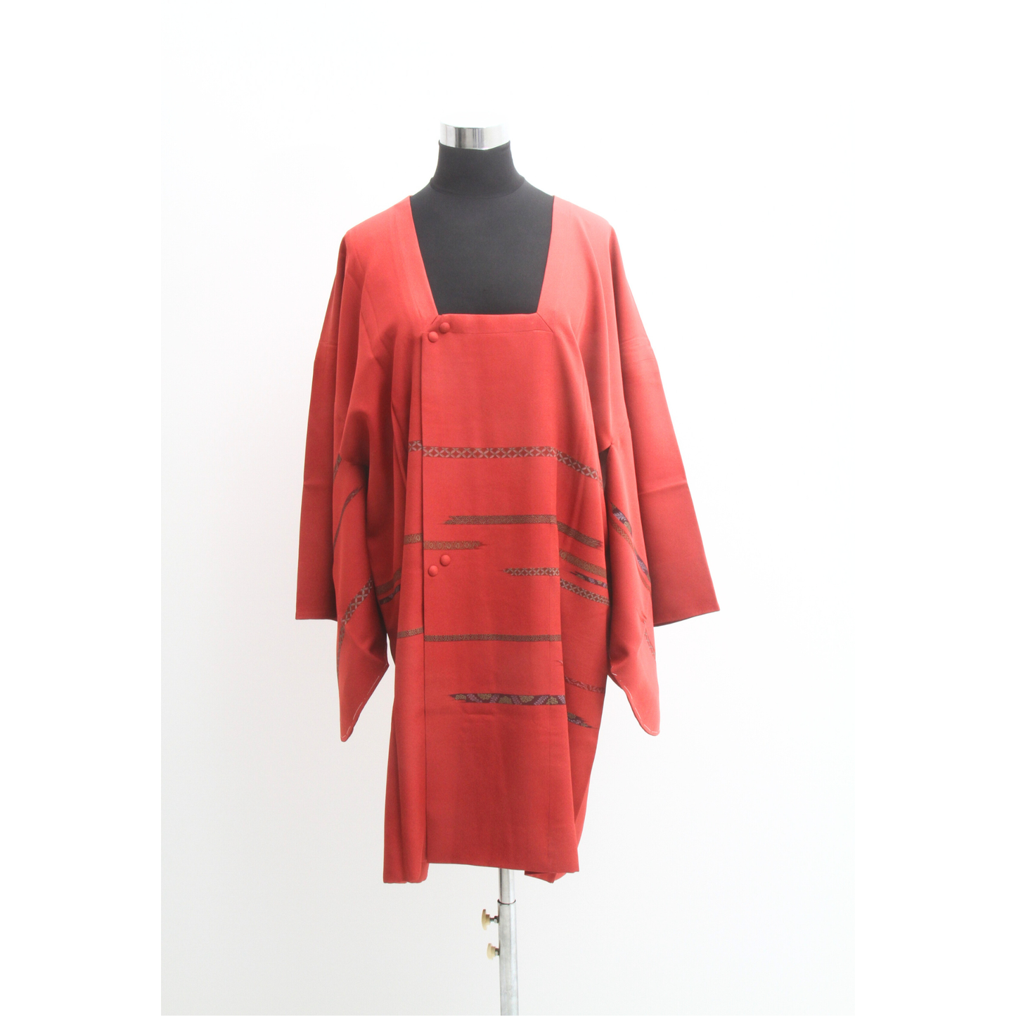 Pre-Owned Silk Michiyuki Coat – Elegant Red with Subtle Woven Accents