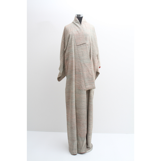 Pre-Owned Kimono woven with many layers of silk threads