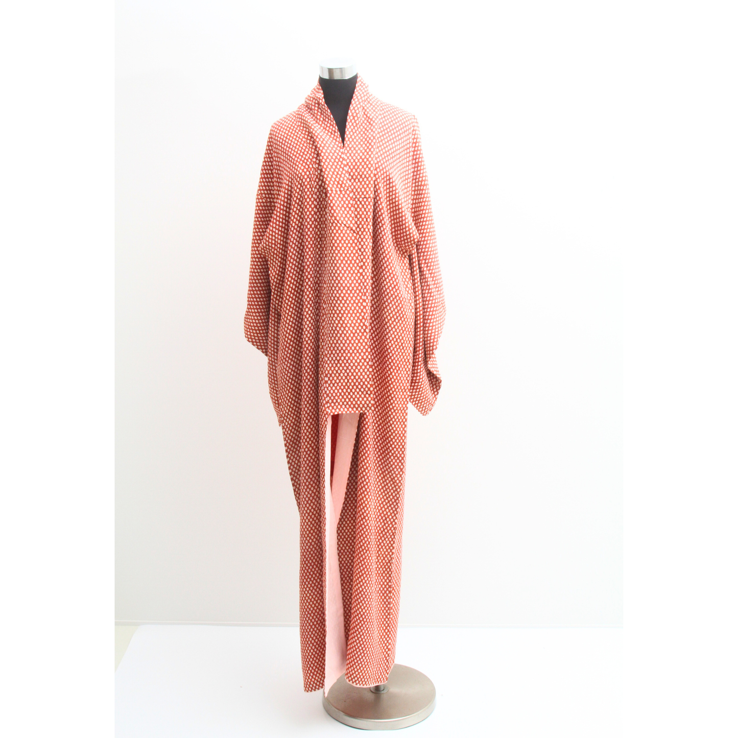 Pre-Owned Silk Komon – Retro Red with White Polka Dot Pattern