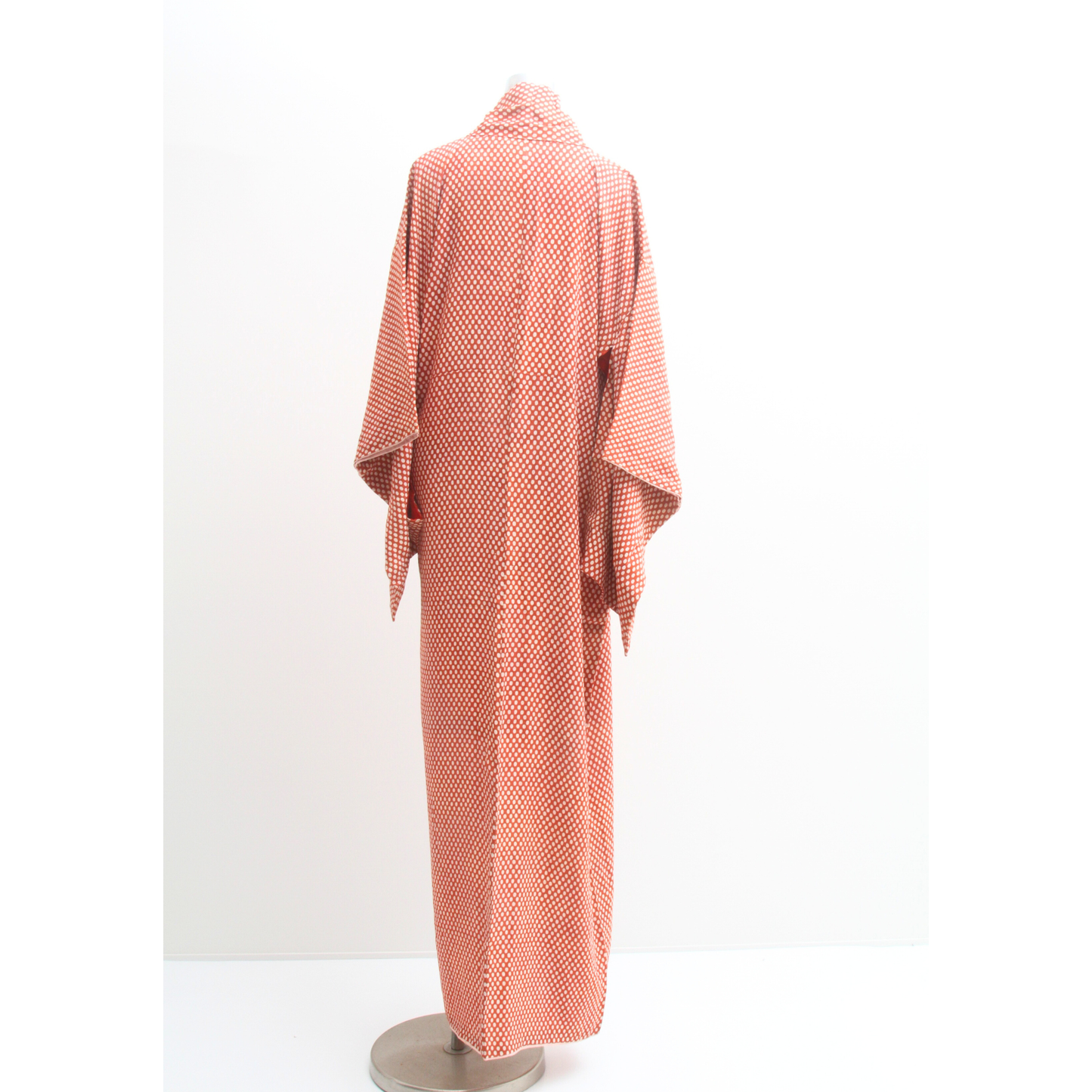 Pre-Owned Silk Komon – Retro Red with White Polka Dot Pattern