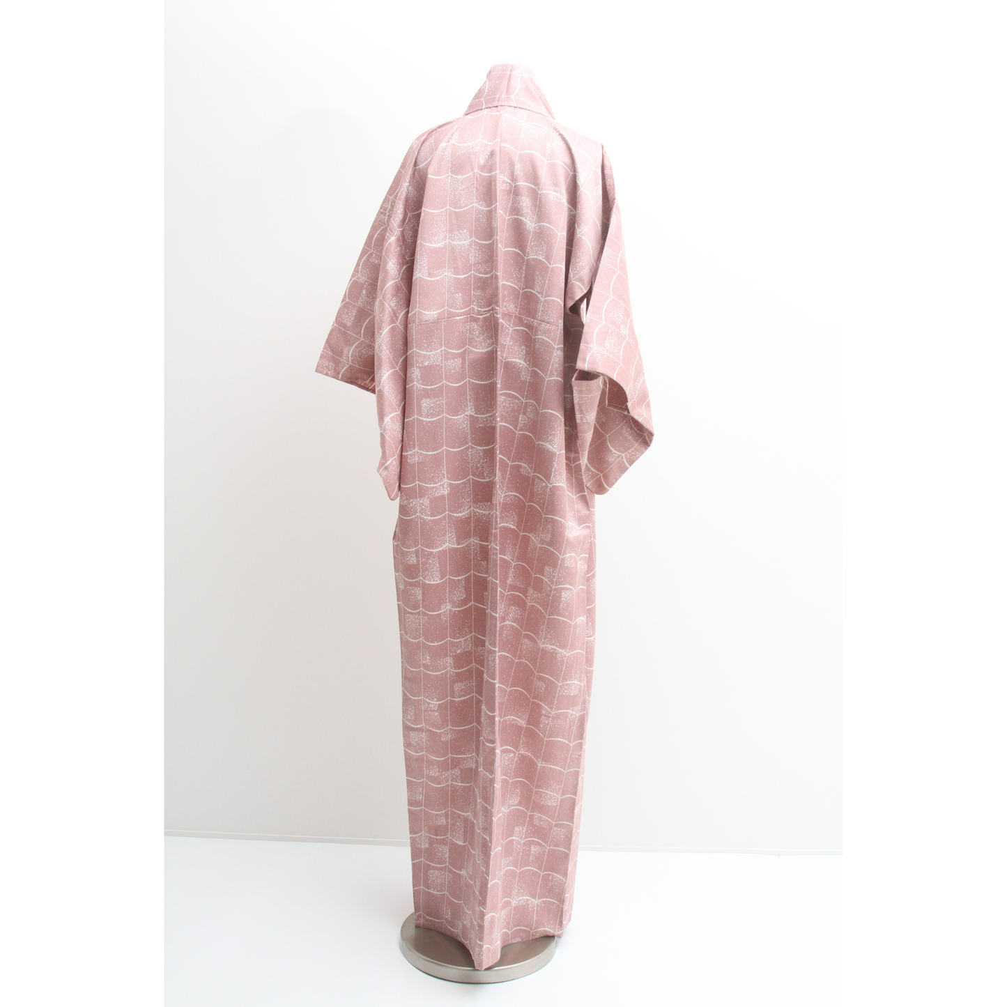 Pre-Owned Kimono crafted from Rinzu silk