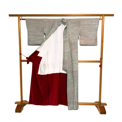 Pre-Owned Kimono woven with many layers of silk threads