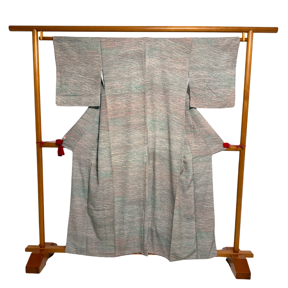 Pre-Owned Kimono woven with many layers of silk threads