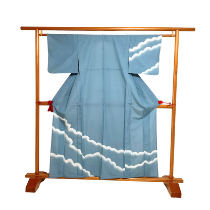 Pre-Owned Kimono decorated with clouds floating in the sky