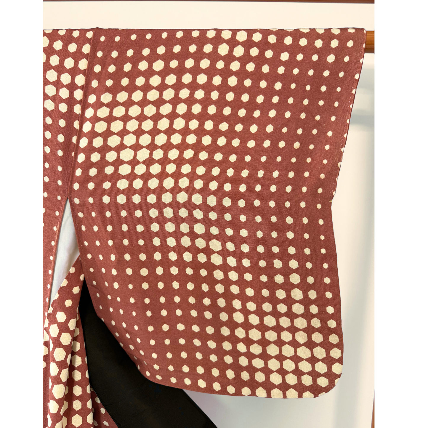 Pre-Owned Silk Kimono – Brown Hexagon Pattern
