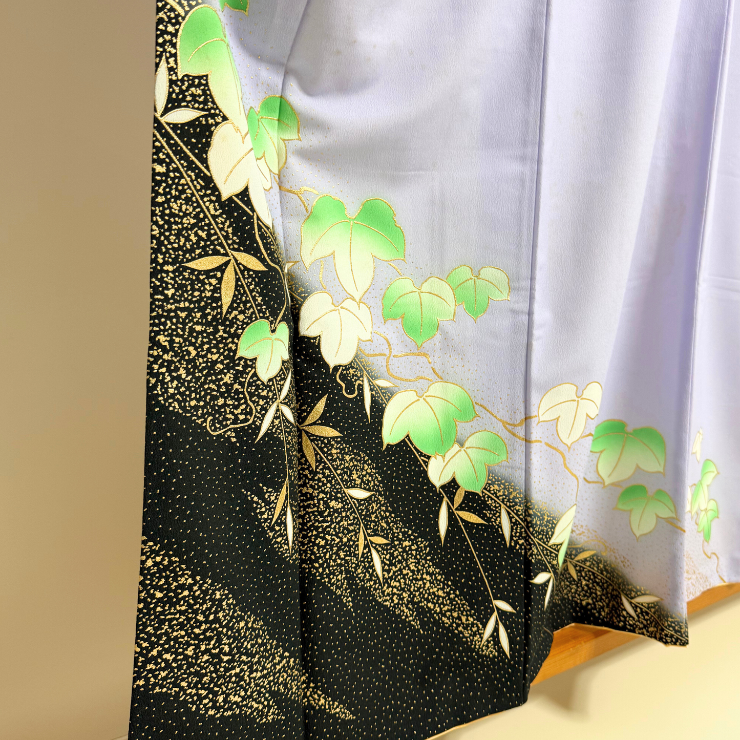 Pre-Owned Kimono decorated with Yuzen patterns