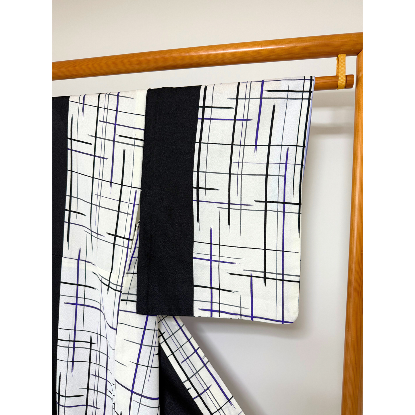 Pre-Owned Polyester Komon – Modern Black & Purple Crosshatch Pattern