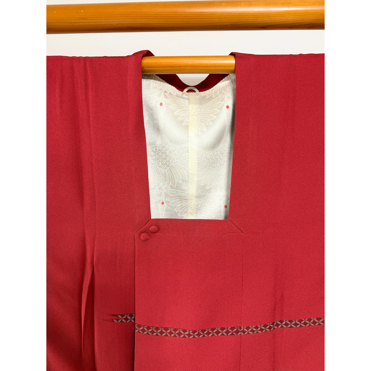 Pre-Owned Silk Michiyuki Coat – Elegant Red with Subtle Woven Accents