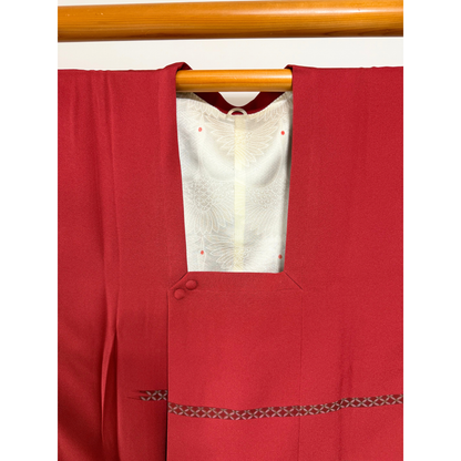 Pre-Owned Silk Michiyuki Coat – Elegant Red with Subtle Woven Accents