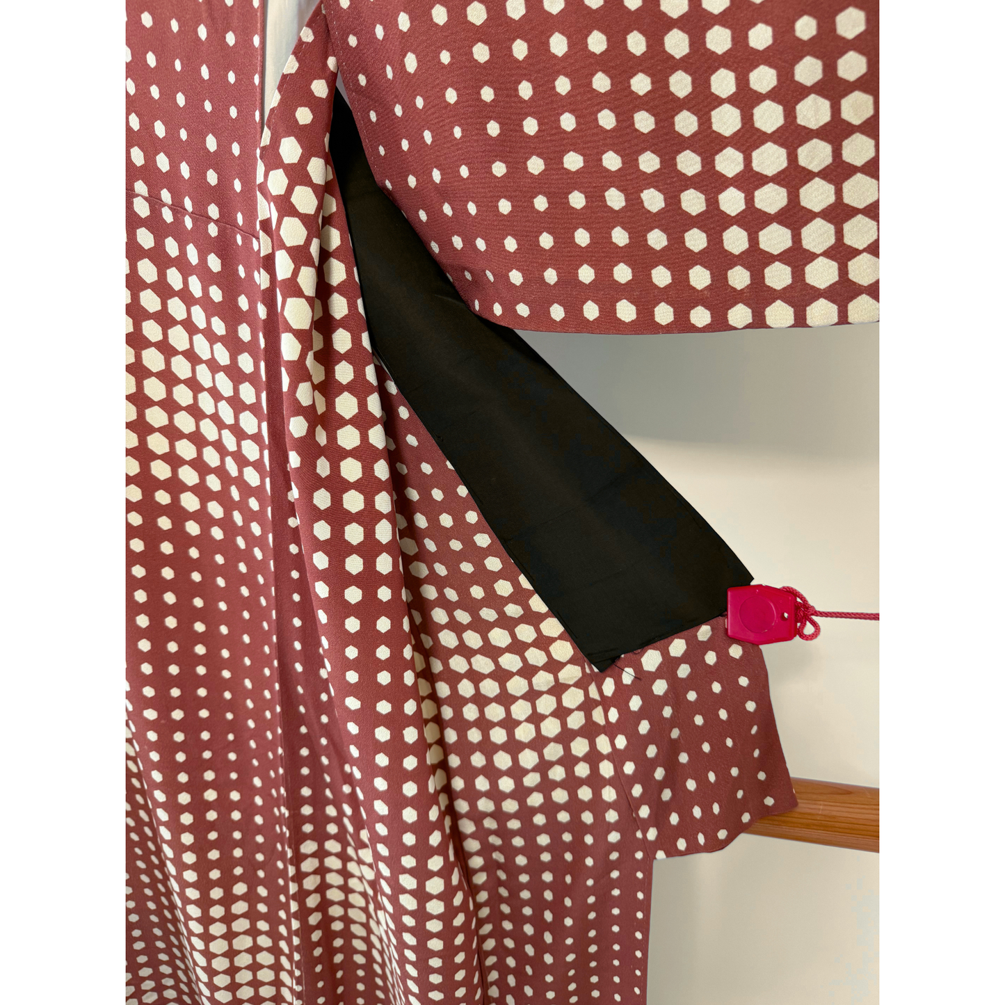 Pre-Owned Silk Kimono – Brown Hexagon Pattern