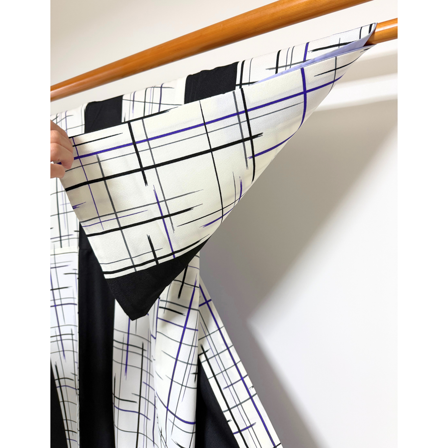 Pre-Owned Polyester Komon – Modern Black & Purple Crosshatch Pattern