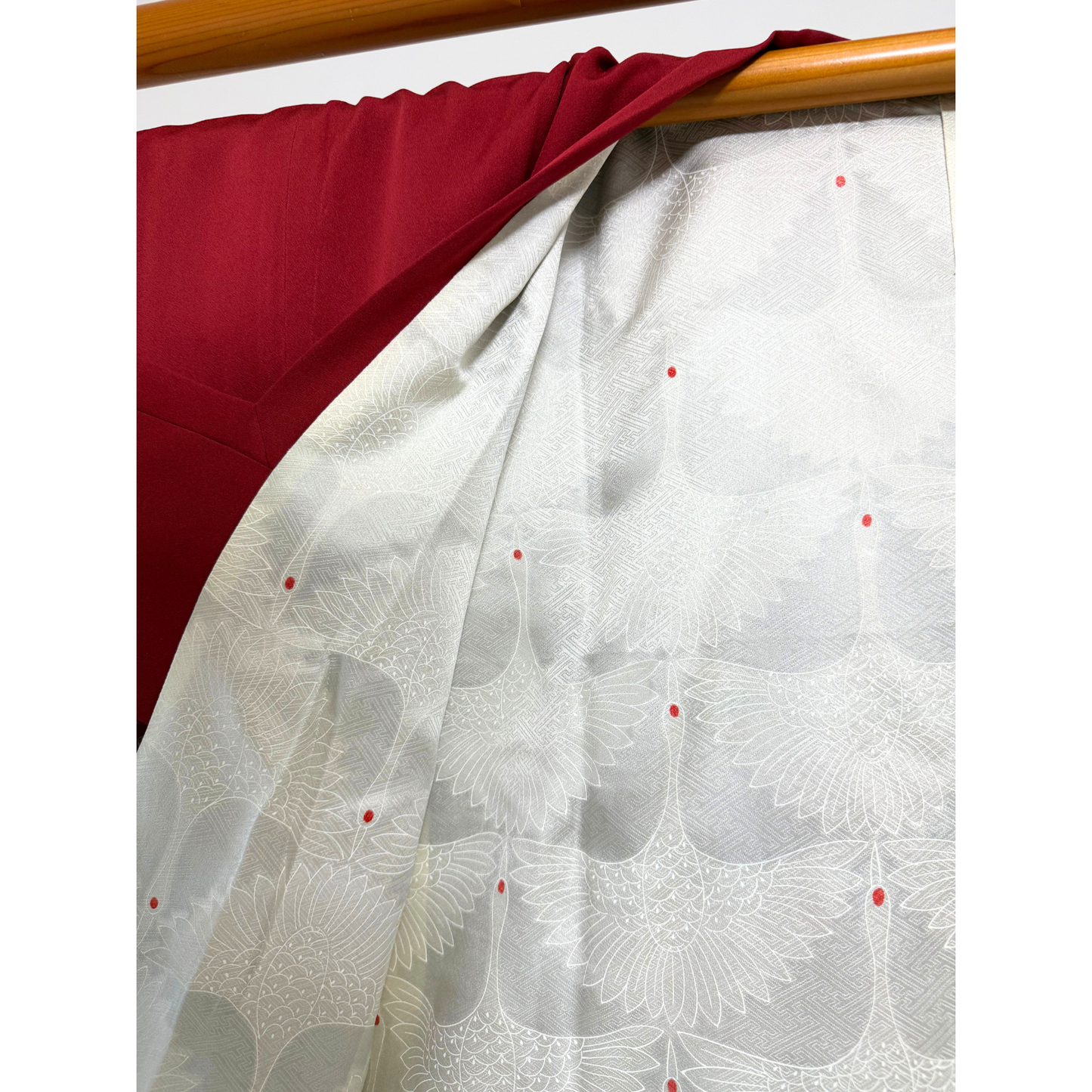 Pre-Owned Silk Michiyuki Coat – Elegant Red with Subtle Woven Accents