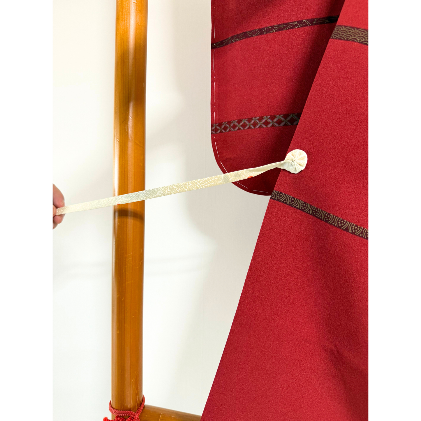 Pre-Owned Silk Michiyuki Coat – Elegant Red with Subtle Woven Accents